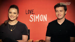 Maybe you would like to learn more about one of these? Katherine Langford Und Nick Robinson Uber Love Simon Youtube