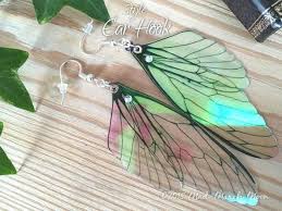 Boucles D Oreilles Fee Aile Pure Et Simple Base Sur La Forme D Aile De Cigale Ils Sont Aussi Proches De Reel Wing Earrings Fairy Wings Beaded Dangle Earrings