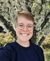 Lori Eckert's Instagram, Twitter & Facebook