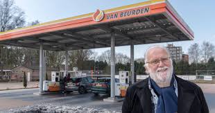 Chantel van beurden was werkzaam binnen de efteling van 1988 tot 2000, later als 'assistent creative director'. Jan Van Beurden Overleden Eigenzinnige Tilburger Met Een Groot Hart Voor De Reeshof Tilburg E O Bd Nl