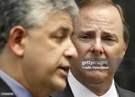 Former Enron chairman Kenneth Lay and his wife Linda pass office... News  Photo