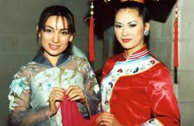 Phương lê thách phi nhung: Nhan Sáº¯c 2 Ná»¯ Hoang Bolero Tuá»•i U50 NhÆ° Quá»³nh Tá»«ng Xuá»'ng Dá»'c Phong Ä'á»™ Phi Nhung Ngay Cang Tráº» Hoa