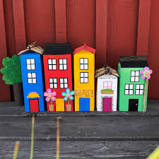 Warum also nicht aus der schnöden pappe ein schniekes katzenhaus bauen. 12 Tipps Zum Sommerbasteln Fur Kinder Mit Recyceltem Material