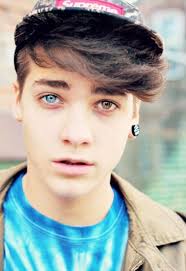 The baby with this condition ends up having two eye colors i.e. Different Color Eyes Different Colored Eyes Cool Eyes Brown Hair Men