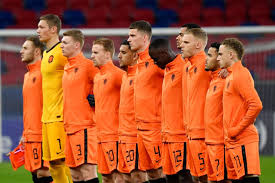 Dahmen wil de bal wegschieten maar gaat helemaal de mist in, kluivert kan alleen op het doel aflopen en maakt de makkelijkste goal uit zijn carrière. Het Perspectief Voor Jong Oranje Zege Niet In Ieder Scenario Genoeg Voetbal International