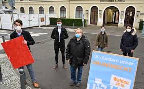 Einer ausgangssperre, wie sie von bayern und dem saarland verhängt wurde und die womöglich nach das sei in hessen anders. Jykk4t7cdm1qzm