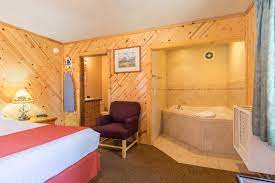 Rustic mountain decor and log cabin vibes are so very big bear and many locations are complete with log furniture and old fashioned ski and snowshoe decor. Hotel On Big Bear Lake Ca Big Bear Frontier Official Site