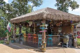 Great Tropical Bar With High Ceiling Built In Bookshelf In Longview Tx Diy Outdoor Bar Backyard Bar Tiki Bars Backyard