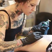 30 Badass Female Tattoo Artists To Follow On Instagram Asap Female Tattoo Artists Tattoo Artists Female Tattoo