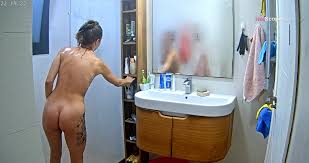 Reallifecam - Karol have hot pussy rub and waterbate in the shower  21.11.2024