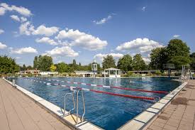 Der stadtteil hausen ist geprägt von der nidda. Die Besten Freibader In Frankfurt Und Umgebung Prinz