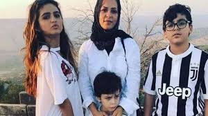 ولاقت الصورة إعجاب العديد من المغاربة المتابعين لحساب منى السابر الذي عبروا عن شكرهم وتقديرهم لها، كما. Ø­Ù„Ø§ Ø§Ù„ØªØ±Ùƒ ØªØ­Ø¨Ø³ ÙˆØ§Ù„Ø¯ØªÙ‡Ø§ Ø¨Ø³Ø¨Ø¨ 200 Ø£Ù„Ù Ø¯ÙŠÙ†Ø§Ø± ÙˆØ§Ù„Ø£Ù… ØªØ³ØªÙ†Ø¬Ø¯ Ø¨Ø£Ø­Ù„Ø§Ù… ÙÙ† ÙˆØ«Ù‚Ø§ÙØ© Ø§Ù„ÙˆØ·Ù†
