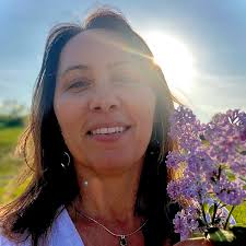 Join the incredibly talented Kelley Linhardt, and collegues (Mia Bethune  and Valeria Koutmina) for an online lecture Friday, November 17th, The  Embodied Art Therapist: A New Paradigm for Ethical and Trauma-Informed  Practice,