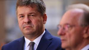 Lelaki ini patut menghalang kemenangan besar AfD : r/de