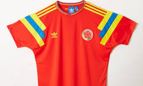 El color amarillo forma la bandera nacional en conjunto con el resto de la equipación (pantalón azul y medias rojas). Donde Conseguir La Camiseta Adidas Roja De Colombia En Italia 90