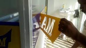 Biasanya di gunakan dan di tempel pada bagian bidang kaca pintu kantor,yang berfungsi untuk. Pemasangan Stiker Cutting Rumah Makan Padang Youtube