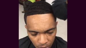 Sur les côtés, l'homme peut garder un dégradé à blanc très haut ou bas. Coupe De Cheveux Homme Court Long Degrader Coiffeur Les Tops En 2018 Youtube