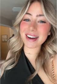 Amanda Hamann's Instagram, Twitter & Facebook