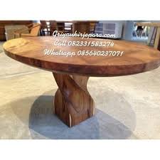 Round Table Trembesi Calle