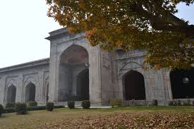 Nur Jahan S Pathar Masjid 1623 Example Of Stone Building Style Of Kashmir School Masjid School Architecture Architecture