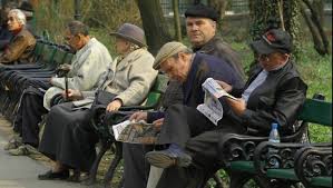 6/2009 privind instituirea indemnizaţiei sociale pentru pensionari, pot beneficia de „indemnizaţia socială pentru pensionari, pensionarii sistemului public de pensii şi pensionarii sistemului militar de pensii cu domiciliul în românia, indiferent de data înscrierii la pensie. IndemnizaÈ›ie SocialÄƒ Vs Pensii Speciale Statisticile Sunt Devastatoare Evenimentul Zilei