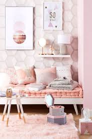 Nos décorations ados sont spécialement conçues pour s'adapter à leur environnement et à leur personnalité. Chambre Fille Ado Rose Deco Mur Papier Peint Pastel Room Decor Pink Home Decor Pastel Room