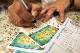 O prêmio estimado é de r$ 300 milhões, que serão pagos mesmo que ninguém acerte as seis dezenas. Mega Da Virada Premio Milionario De Sp Deve Ser Retirado Ate 31 03