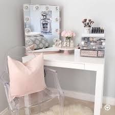 Whether you're a minimalist or just short on space, this makeup vanity is the perfect solution! 15 Super Cool Vanity Ideas For Small Bedrooms Decor Home Ideas