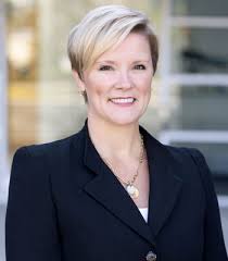 Julie Eastman's Instagram, Twitter & Facebook