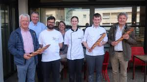 Photo Le 1er prix de la baguette de tradition du Finistère remis à Quentin ...