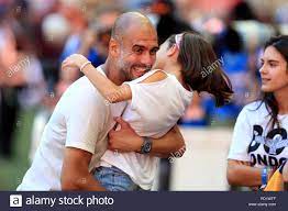 Es werden unter anderem die trainerstationen und seine stationen als spieler aufgelistet. Manchester City Manager Josep Guardiola Feiert Mit Seiner Tochter Valentina Guardiola Nach Der Gemeinschaft Schild Match Im Wembley Stadion London Stockfotografie Alamy
