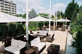 The Lush Seasonal Patio Bar At The Garden City Hotel Patio Garden City Hotel Patio Bar