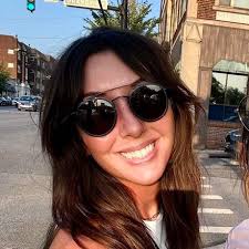 Sara Gwin's Instagram, Twitter & Facebook