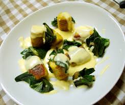 A metà della cottura finale, bisognerà iniziare ad abbrustolire la polenta sulla piastra per non più di 5 minuti. Gnocchi Croccanti Di Farina Di Polenta Con Crema Di Maccagno E Bietole Da Costa Cucina Domiciliare Biellese