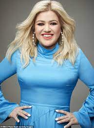 Kelly Clarkson Is Back As Host Of The Billboard Music Awards Daily Mail Online