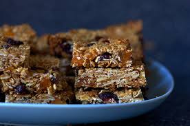 These oats n' honey granola bars are loaded with almonds & cranberries, taste like granola clusters, and are strong enough to stand up to a trip in a backpack. Granola Bars Smitten Kitchen