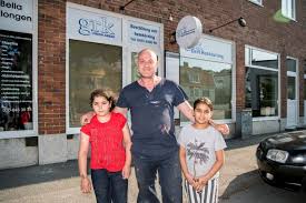 Det innebär att kommunalt vatten endast får användas för grundläggande behov, inte för att tvätta bilen eller vattna gräsmattan. Allt Om Matlagning