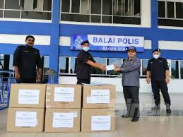 Pelakon, chacha maembong membuat laporan di balai polis seremban, negeri sembilan ekoran dakwaan mengaitkan dirinya terbabit dalam sindiket pelacuran kelas atasan yang dibayar antara rm20,000 sehingga rm40,000 untuk satu malam. Empat Wanita Antara Lapan Individu Dicekup Main Judi Sinar Harian