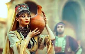 Полицейские начали задерживать участников акции протеста у здания правительства армении в ереване, которые жесткие задержания на женском марше в ереване. V Armenii Otmechayut Den Materinstva I Krasoty Armeniya Segodnya