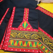 Ada 2 macam batik sutra yaitu batik sutra super dan batik sutra sutra biasa. Kain Aceh Gambaran