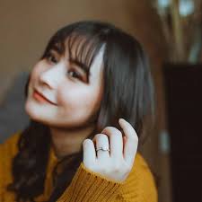 Keakraban mereka terlihat dalam unggahan video dari saluran youtube prilly latuconsina pada hari minggu (6/6/2021) yang bersambung ke video aminda di hari selanjutnya (7/6/2021). 180 Ide Prilly Latuconsina Di 2021 Artis Aktris Gaun Formal Pendek