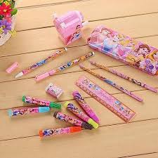 Berikut ini beberapa model dan desain serutan pensil yang dapat anda temukan dengan mudah dipasaran, yang antara lain: Tas Sekolah Korea Yang Lengkap Dengan Pena Pensil Penghapus Kotak Pensil Dan Alat Mewarnai Tas Sekolah Korea Yang Lengkap Dengan Pena Pensil
