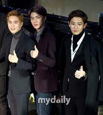 theqoo suho ve chanyeol arasında geçen bu konuşma, sanki sehun'un ebeveynleri onlarmış gibi hissettiriyor. 151209 Suho Chanyeol And Sehun At The Star Wars Fan Event