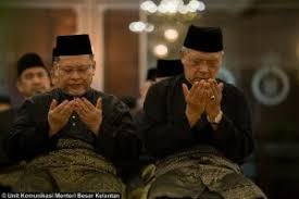 Mahathir secara rasminya menjadi perdana menteri malaysia yang baru menggantikan najib razak setelah satu majlis angkat. Senarai Menteri Besar Kelantan Timbalan Menteri Besar Dan Exco Kerajaan Negeri Kelantan Berita Parti Islam Se Malaysia Pas