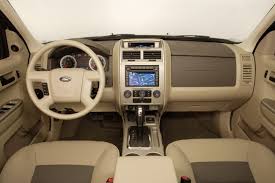 With The Original Escape Ford Successfully Combined The Styling And Four Wheel Drive Capability Of A Traditional Suv With The Size Practicality Motores Autos