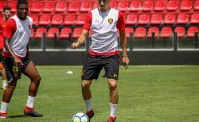 Everaldo (sport) right footed shot from outside the box misses to the right. Matheus Peixoto Sport Club Do Recife