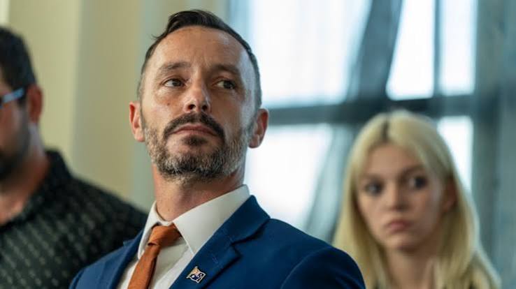 One Nation Victorian leader Warren Pickering speaks to voters with drug use, drink-driving admissions