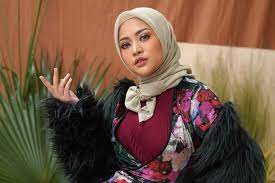 Kayak aku tau ini salah tapi boleh enggak aku tetep aku kok. Usai Lepas Hijab Rachel Vennya Minta Netizen Unfollow Akun Instagramnya Biar Kalian Juga Tenang Hidupnya