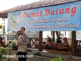 Dimensi kompetensi kepribadian, manajerial, supervisi. Ade Suryaman Kepala Sman 10 Yang Kini Bertugas Di Sman 27 Kota Bandung Selalu Totalitas Dalam Memimpin Majalah Sora