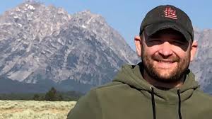 Justin Veit's Instagram, Twitter & Facebook